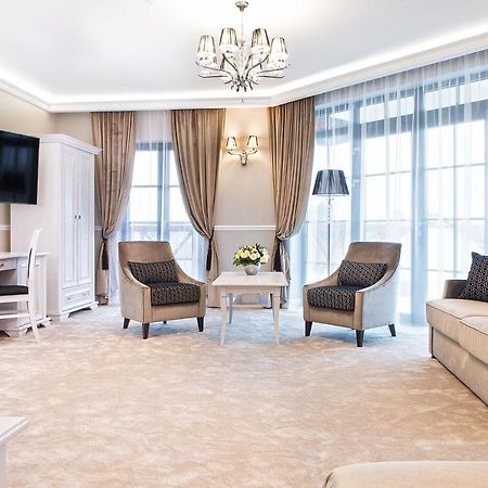 Boutique Odyseja & Spa Ciechocinek Ngoại thất bức ảnh A suite at the hotel