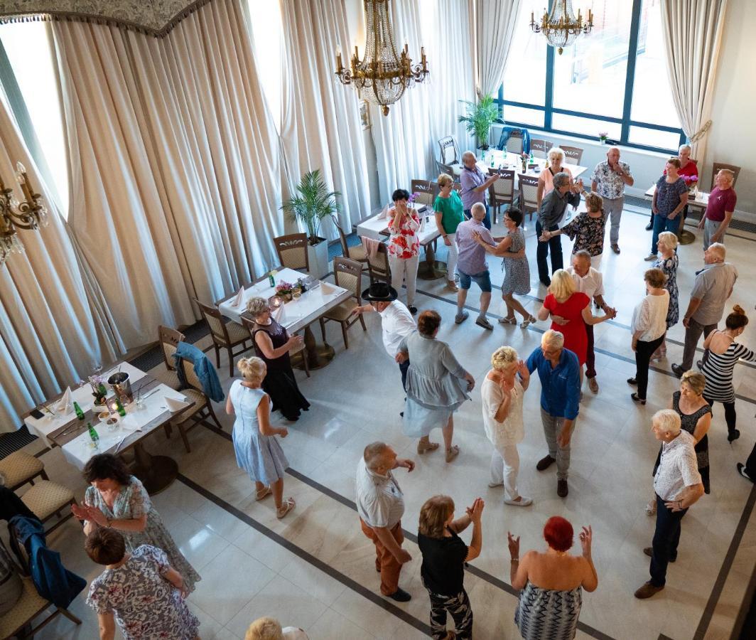 Boutique Odyseja & Spa Ciechocinek Ngoại thất bức ảnh The 2012 opening of the renovated hotel