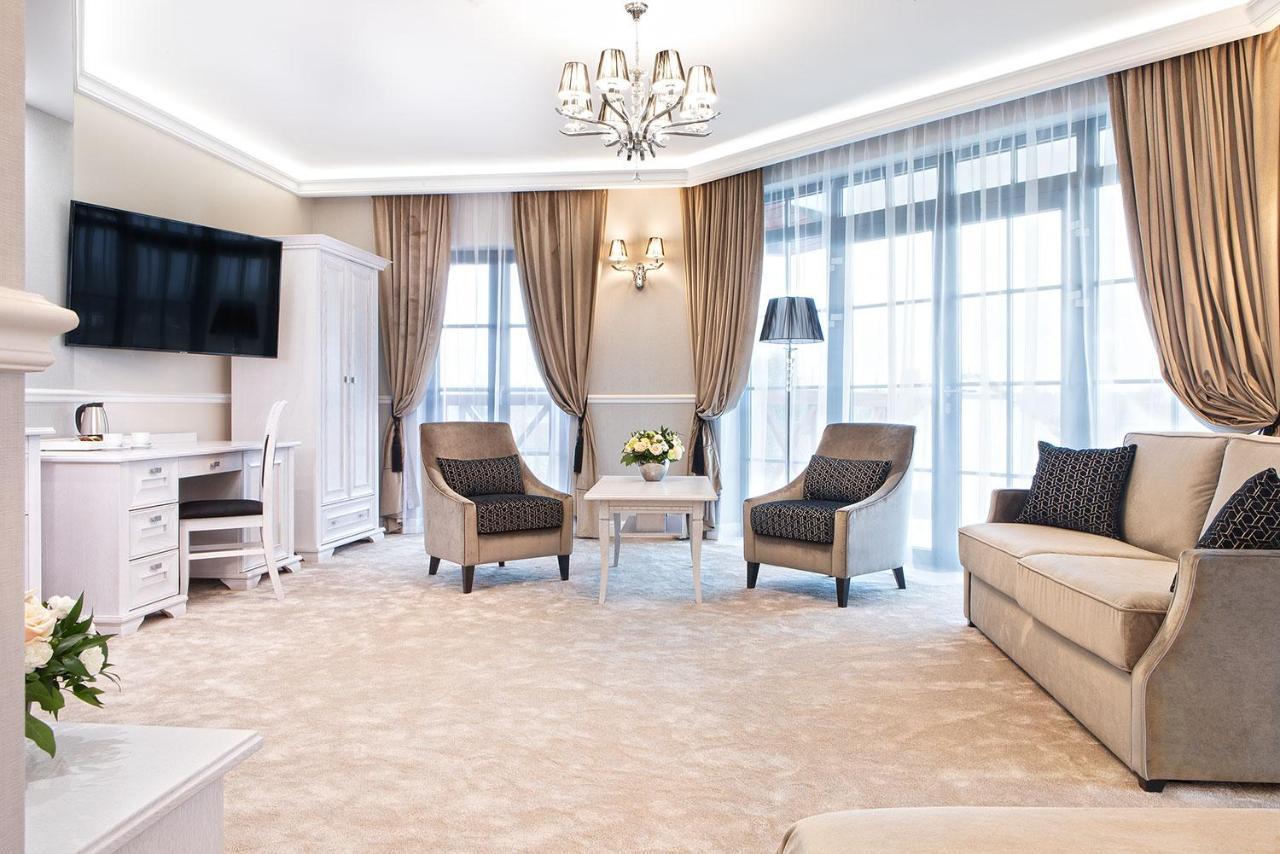 Boutique Odyseja & Spa Ciechocinek Ngoại thất bức ảnh A suite at the hotel
